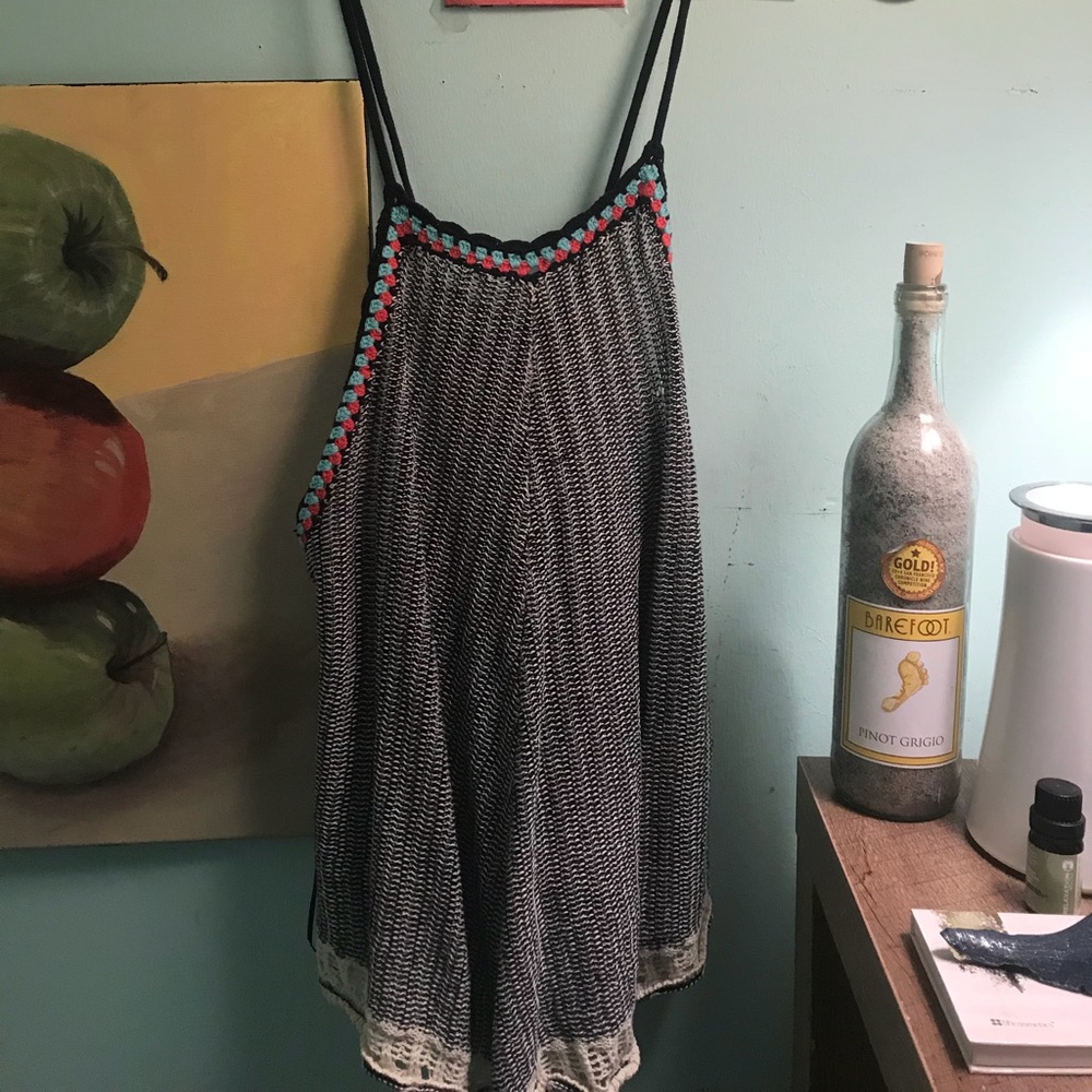 Barley worn!! Cute summer shirt!!